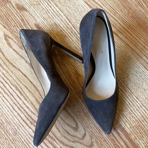 Nine West charcoal gray suede 4” heels